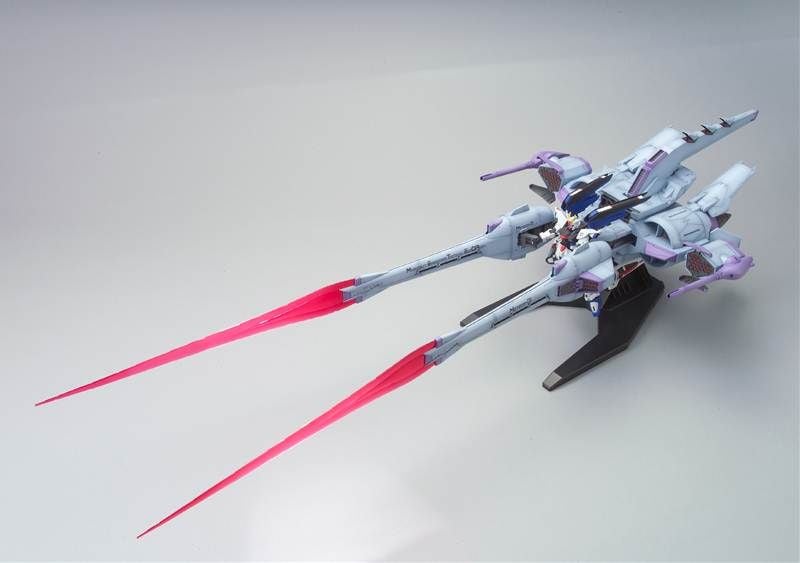 Bandai - HG 1/144 Meteor Unit with Freedom Gundam Model Kit (Gundam Seed)