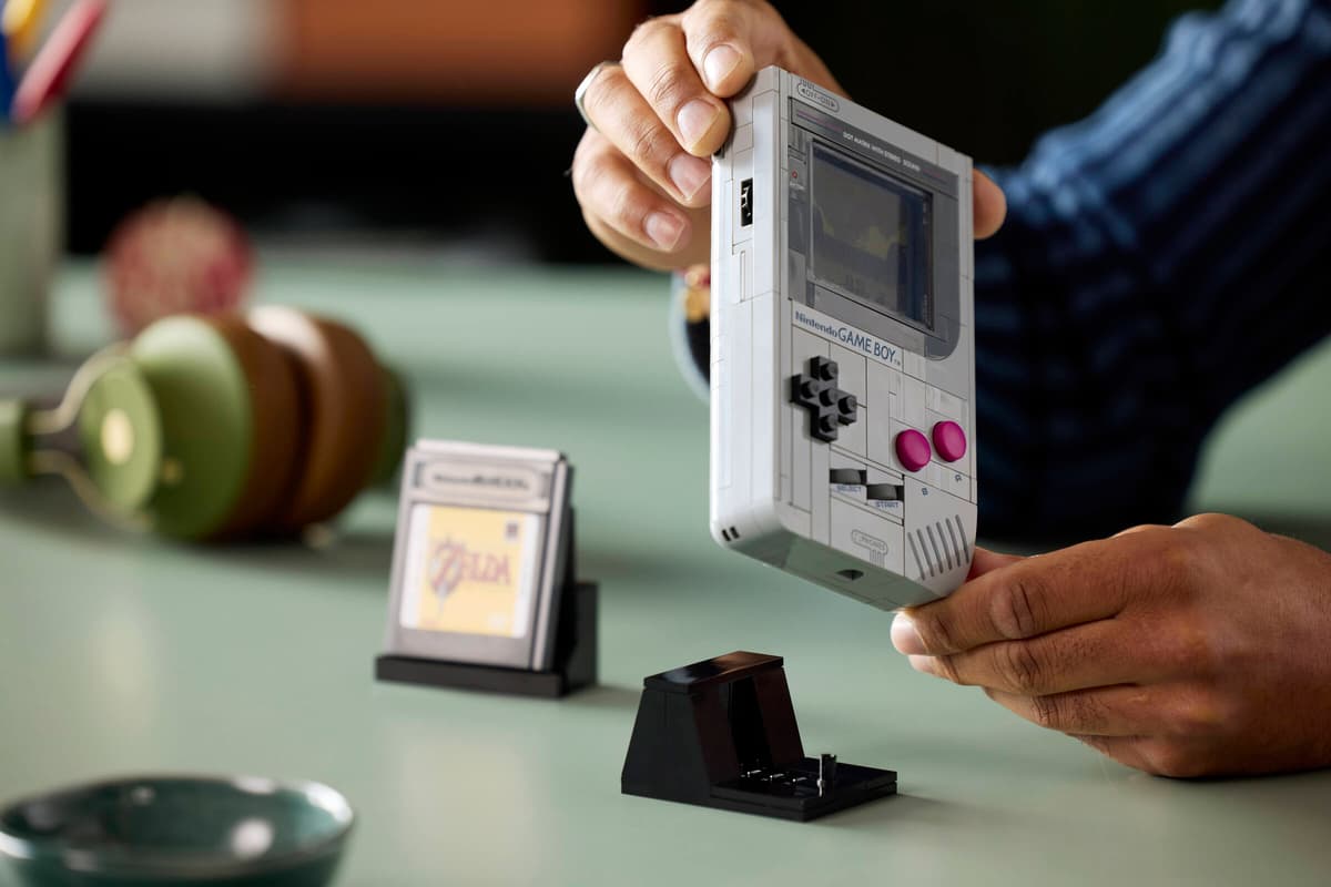 LEGO Nintendo Game Boy 72046 – 421-Piece Retro Gaming Collectible Display Set for Adults