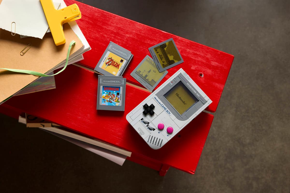 LEGO Nintendo Game Boy 72046 – 421-Piece Retro Gaming Collectible Display Set for Adults