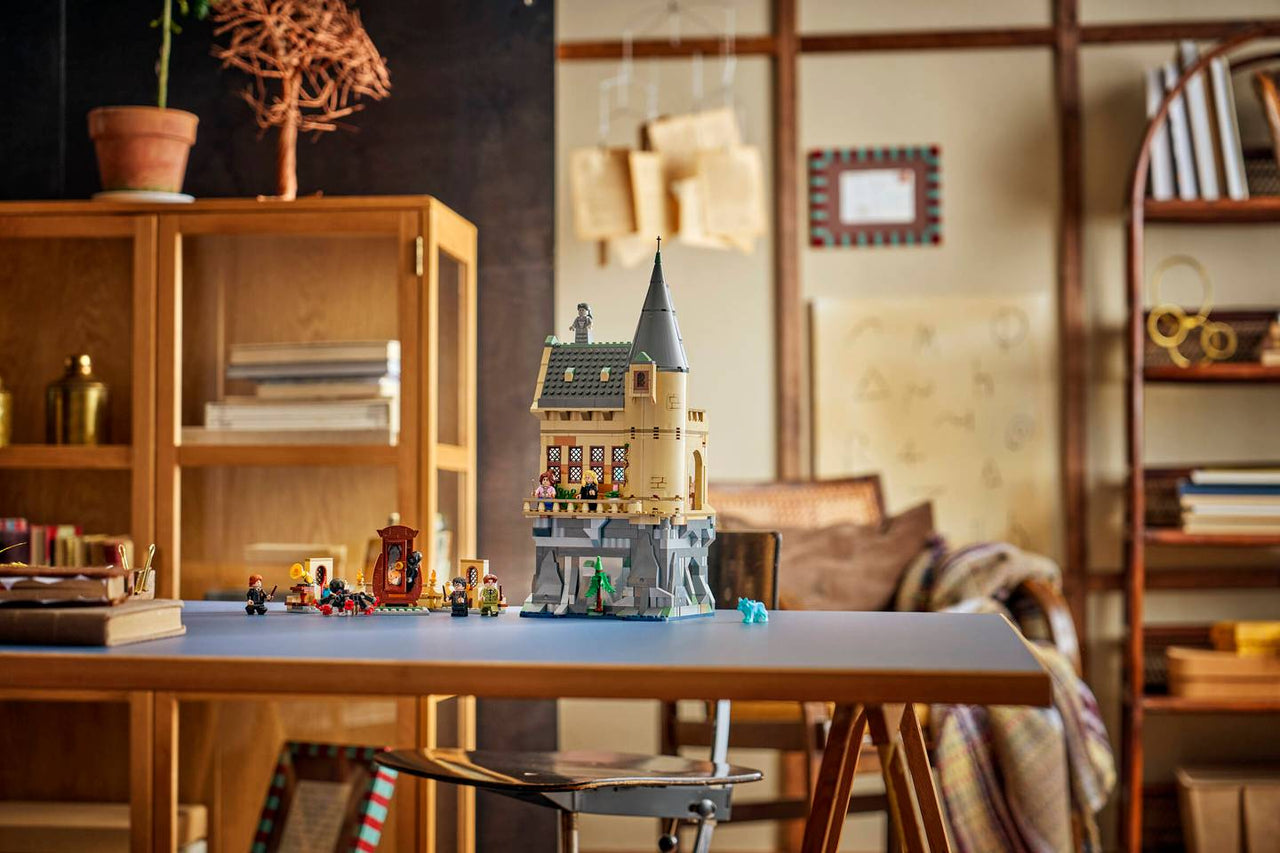LEGO Harry Potter Hogwarts Castle: Hospital Wing 76463 – 907-Piece Building Set with 7 Minifigures
