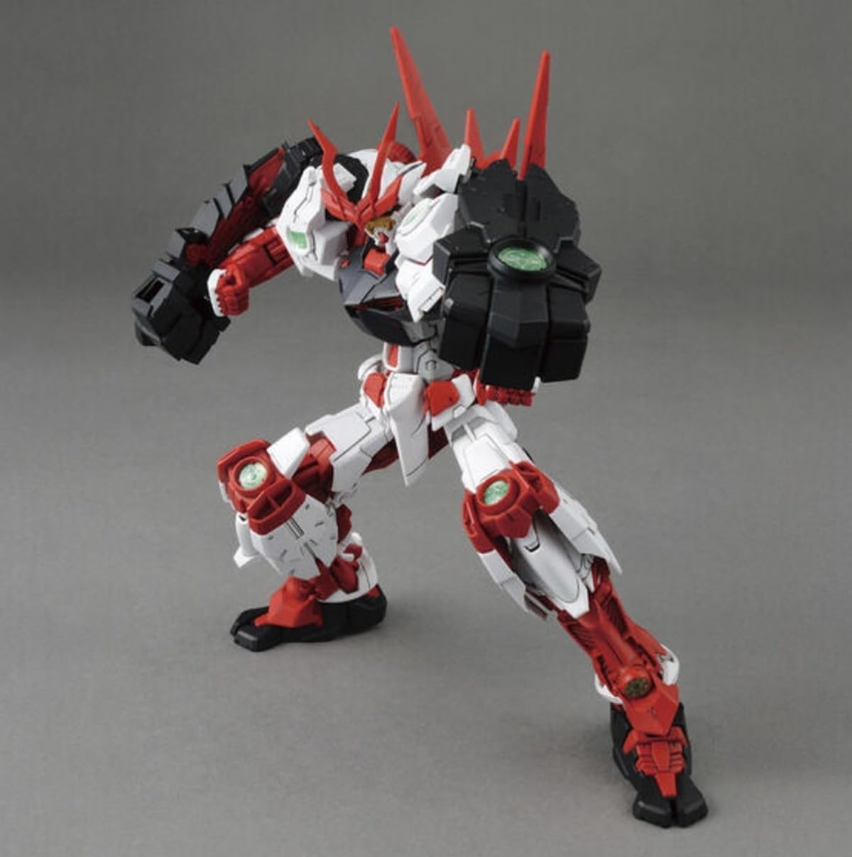 Bandai - Bandai Gundam MG 1/100 Sengoku Astray Gundam Model Kit