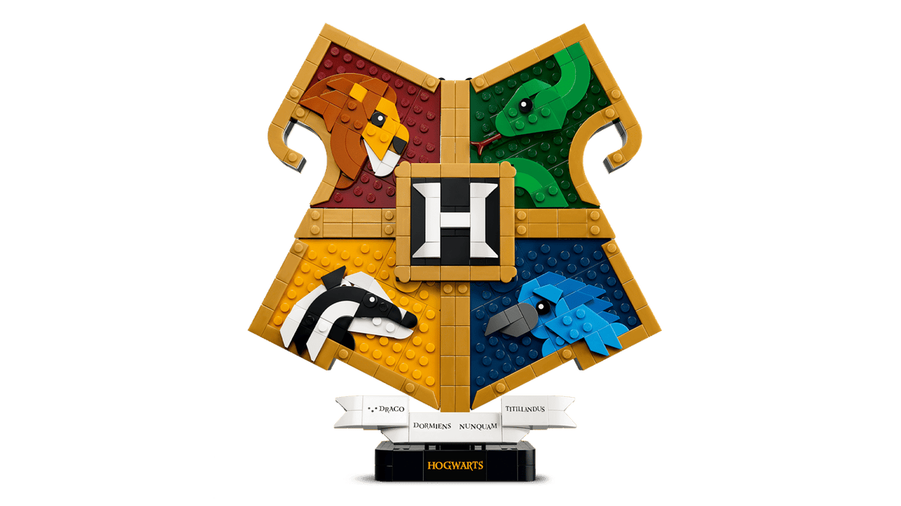 LEGO Harry Potter Hogwarts House Crest 76462 – 545-Piece Hogwarts Display Set with Hidden Magical Treasures