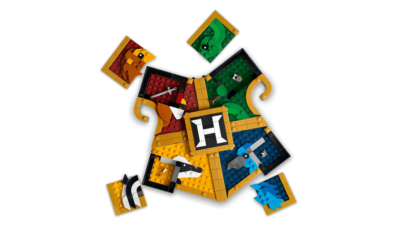 LEGO Harry Potter Hogwarts House Crest 76462 – 545-Piece Hogwarts Display Set with Hidden Magical Treasures
