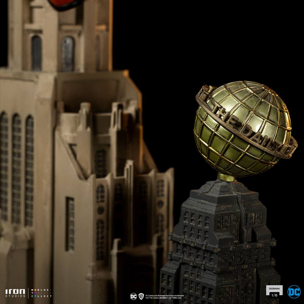 DC Comics Diorama 1/6 Superman & Lois 57 cm by LAB7 Malta, Europe