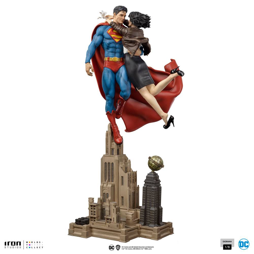 DC Comics Diorama 1/6 Superman & Lois 57 cm by LAB7 Malta, Europe