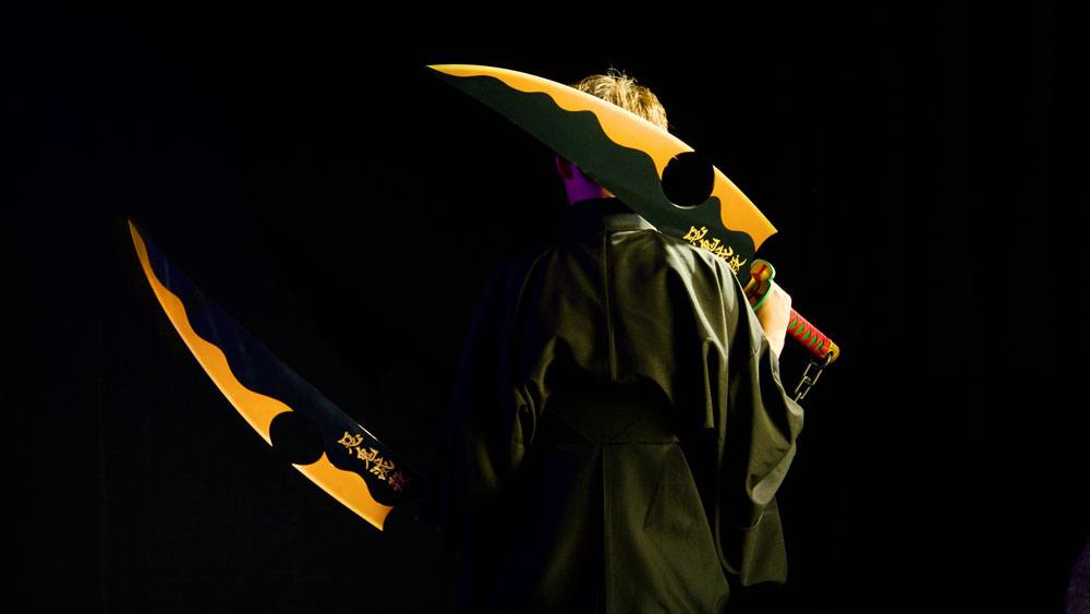 Demon Slayer: Kimetsu no Yaiba Proplica Replicas 1/1 ABS Plastic Nichirin Swords (Tengen Uzui) 110 cm by LAB7 Malta, Europe