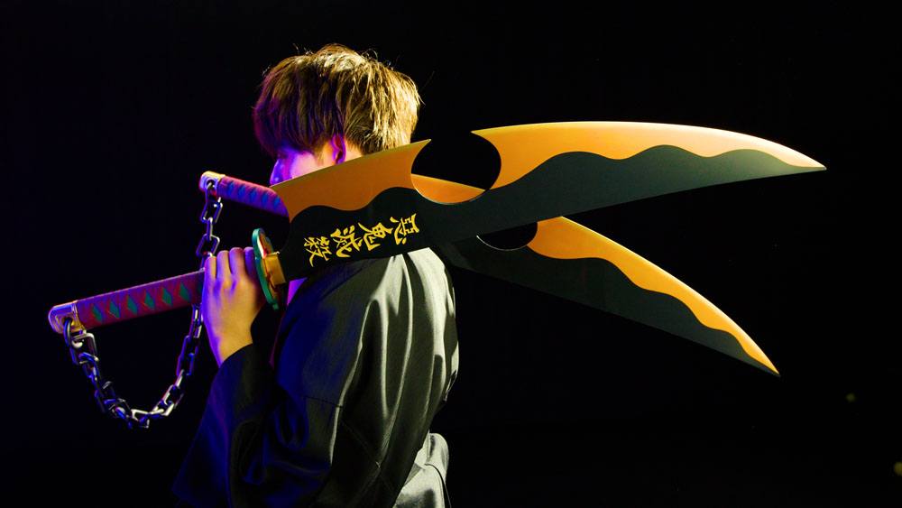 Demon Slayer: Kimetsu no Yaiba Proplica Replicas 1/1 ABS Plastic Nichirin Swords (Tengen Uzui) 110 cm by LAB7 Malta, Europe