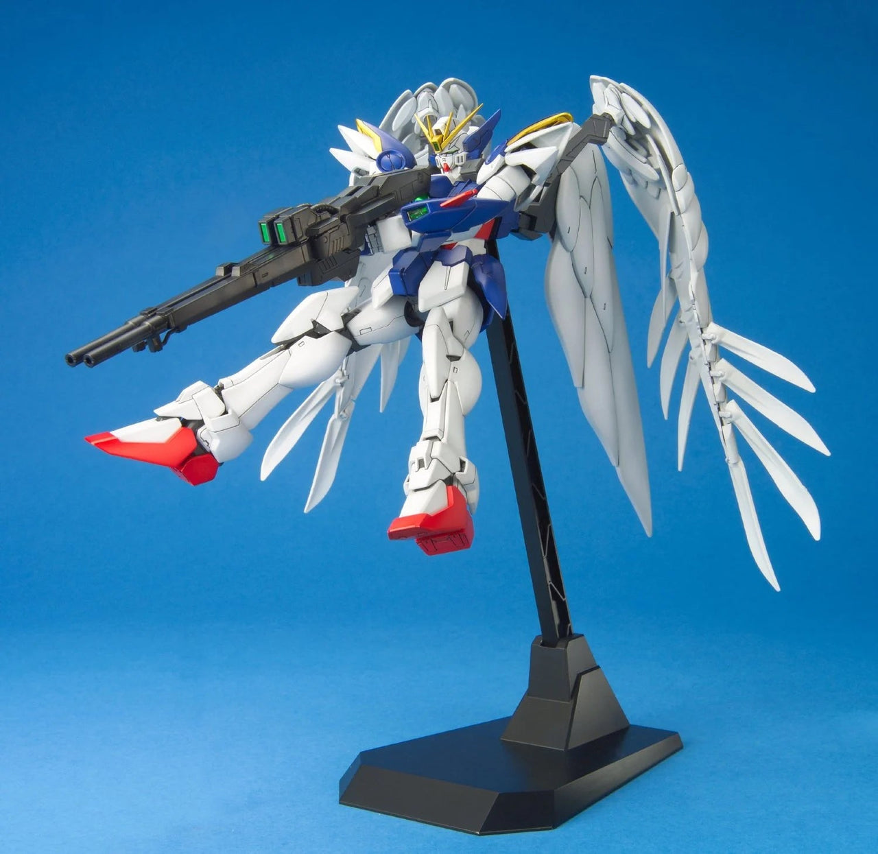 GUNDAM - MG Wing Gundam Zero Custom 1/100 - Model Kit by LAB7 Malta, Europe