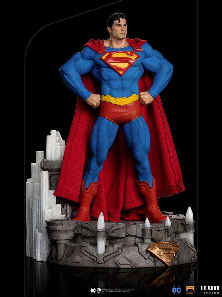 Front view of the 26cm Iron Studios Superman Unleashed 1/10 scale statue with a fabric cape on a crystal base.