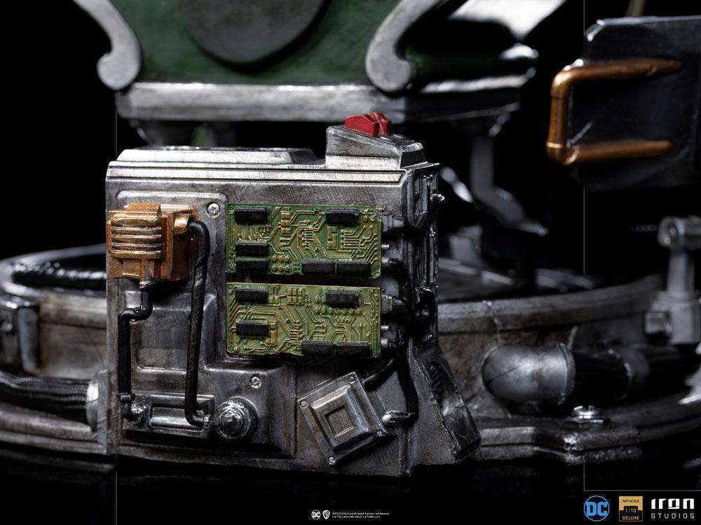 Close-up of the metallic, circuit-board base detail on the Iron Studios 1/10 scale The Riddler deluxe statue.