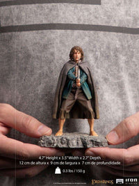 Front view of the 12 cm Iron Studios Pippin BDS Art Scale statue holding a sword on a rocky base held in hands.