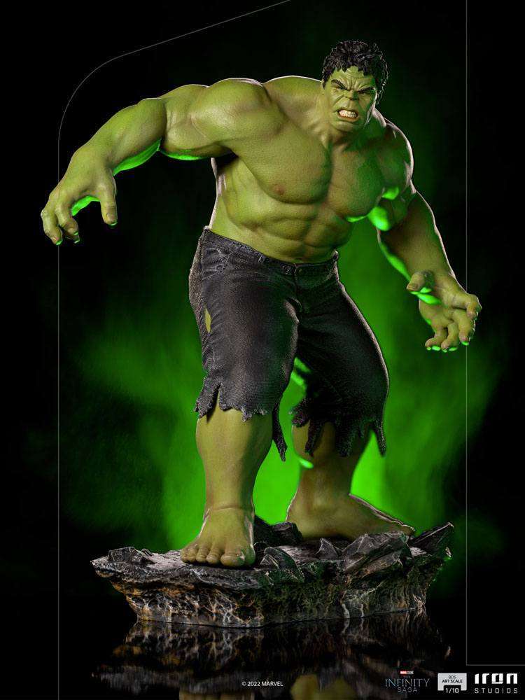 Iron Studios Hulk Battle of NY 1/10 scale statue in a dynamic pose on a rocky base with green lighting effects.