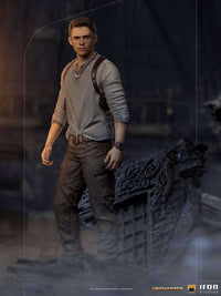 Front view of the 22 cm Iron Studios Nathan Drake 1/10 scale statue wearing a grey shirt and brown cargo pants.