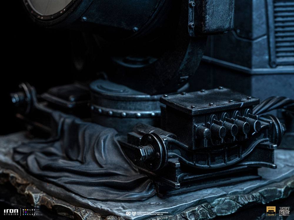 Iron Studios Zack Snyder's Justice League Deluxe Art Scale Statue 1/10 Batman on Batsignal in Malta | LAB7