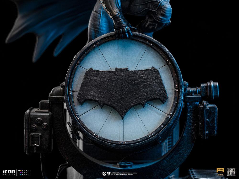 Iron Studios Zack Snyder's Justice League Deluxe Art Scale Statue 1/10 Batman on Batsignal in Malta | LAB7