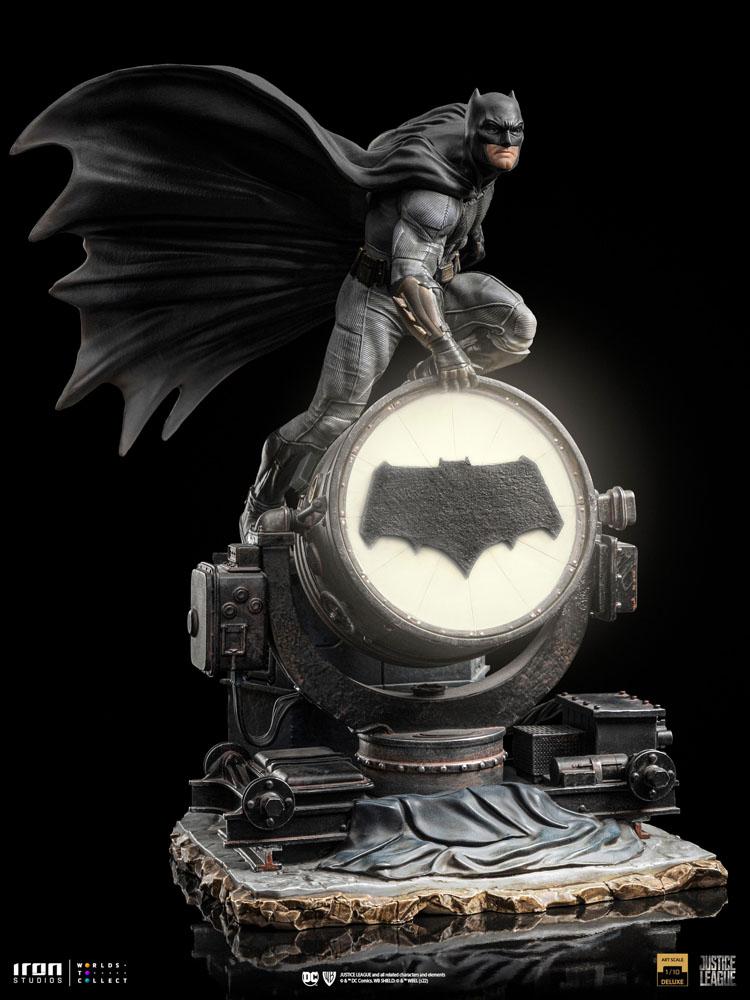 Iron Studios Zack Snyder's Justice League Deluxe Art Scale Statue 1/10 Batman on Batsignal in Malta | LAB7
