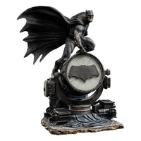 Iron Studios Zack Snyder's Justice League Deluxe Art Scale Statue 1/10 Batman on Batsignal in Malta | LAB7