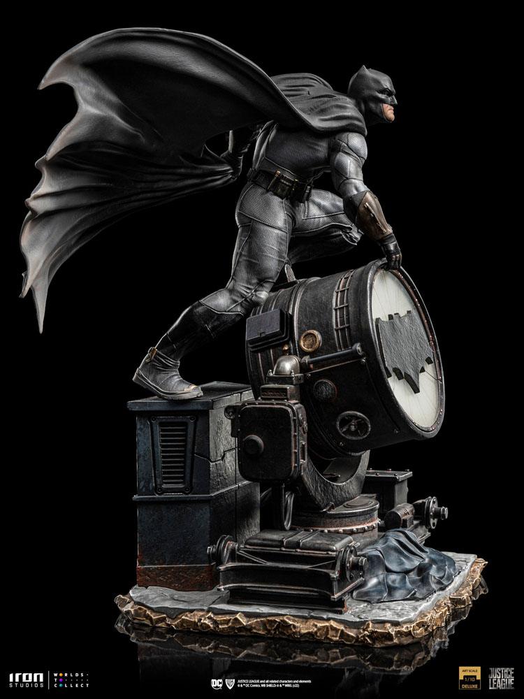 Iron Studios Zack Snyder's Justice League Deluxe Art Scale Statue 1/10 Batman on Batsignal in Malta | LAB7