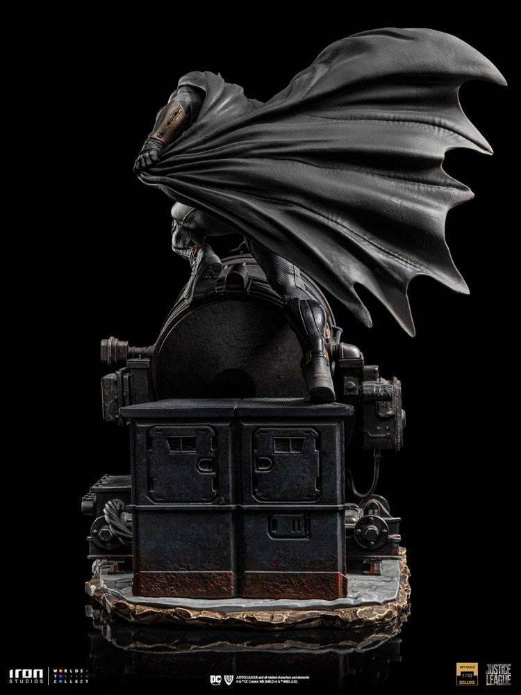 Iron Studios Zack Snyder's Justice League Deluxe Art Scale Statue 1/10 Batman on Batsignal in Malta | LAB7