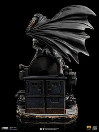 Iron Studios Zack Snyder's Justice League Deluxe Art Scale Statue 1/10 Batman on Batsignal in Malta | LAB7