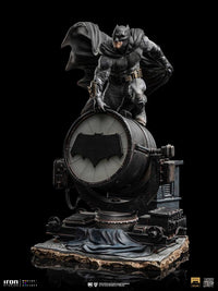 Iron Studios Zack Snyder's Justice League Deluxe Art Scale Statue 1/10 Batman on Batsignal in Malta | LAB7