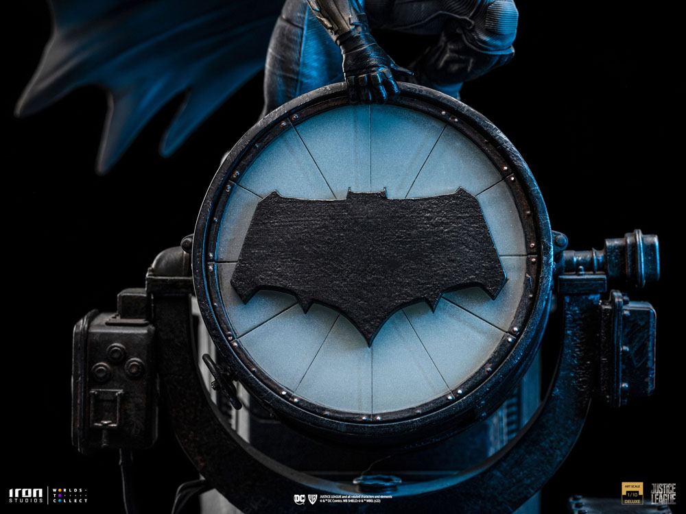 Iron Studios Zack Snyder's Justice League Deluxe Art Scale Statue 1/10 Batman on Batsignal in Malta | LAB7