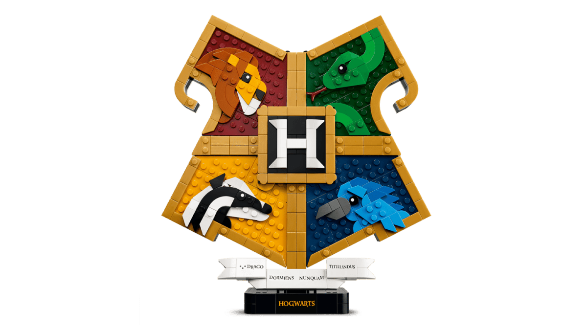 LEGO Harry Potter Hogwarts House Crest 76462 – 545-Piece Hogwarts Display Set with Hidden Magical Treasures