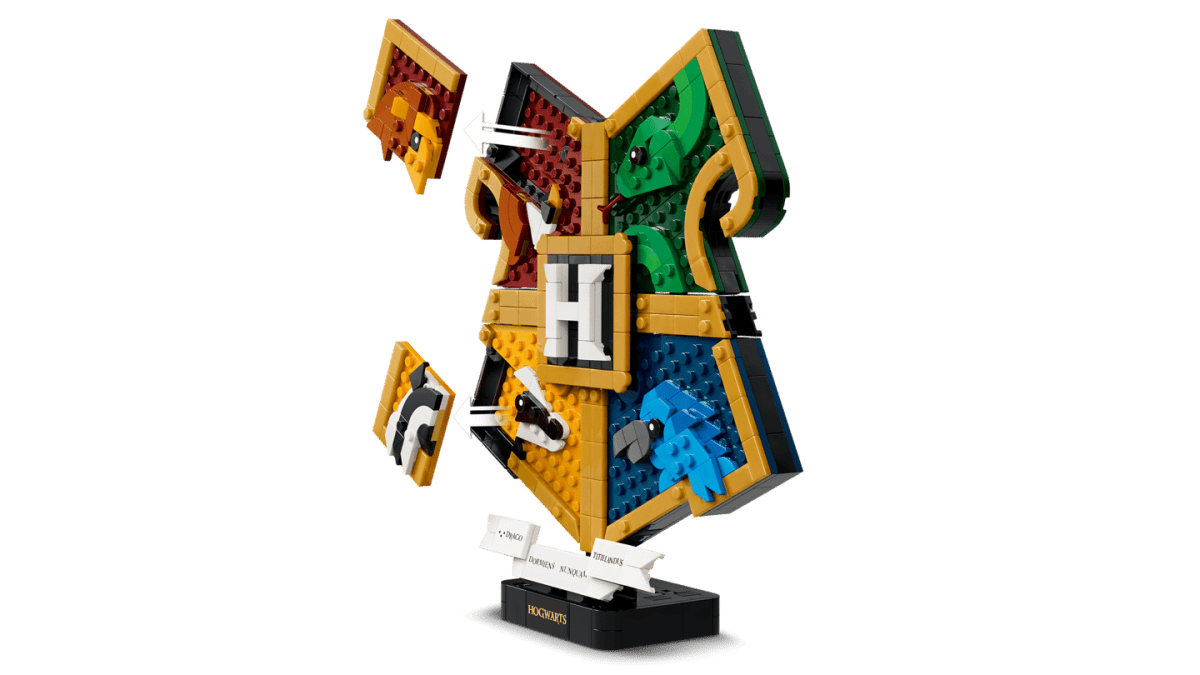 LEGO Harry Potter Hogwarts House Crest 76462 – 545-Piece Hogwarts Display Set with Hidden Magical Treasures