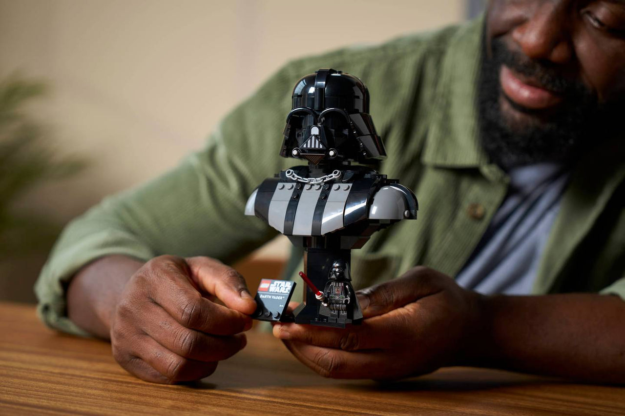 LEGO Star Wars Darth Vader Bust 75439 – 349-Piece Collectible Display Model with Minifigure