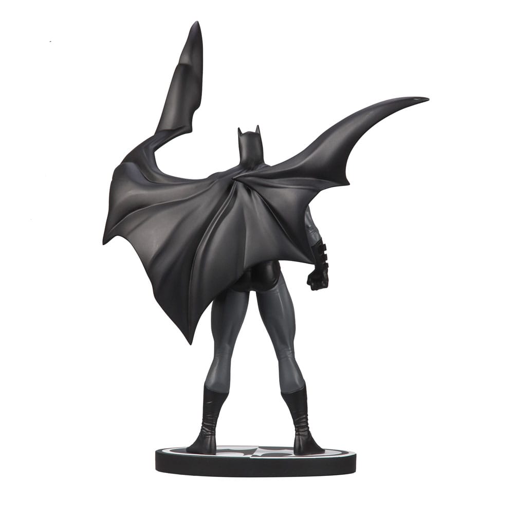 Batman Black & White Statue by Jorge Jimenez 27cm in Malta | LAB7