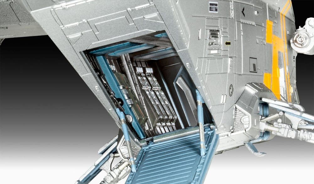 Revell Star Wars: The Mandalorian – Razor Crest Model Kit 1/72 Scale (34 cm) in Malta | LAB7