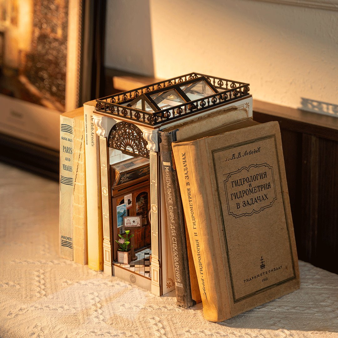 Rolife Arcade Dating TGB10 – DIY Romantic Street Book Nook Shelf Insert Kit in Malta | LAB7