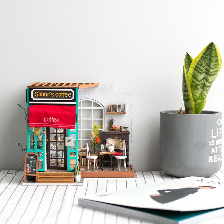 Rolife Simon’s Coffee DG109 – DIY Miniature Café Dollhouse Kit in Malta | LAB7