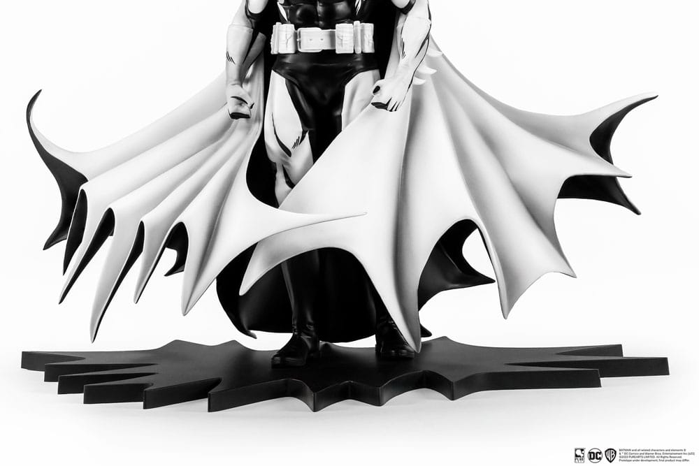 SDCC 2024 DC HEROES : Batman B&W PX PVC 1/8 Statue by LAB7 Malta, Europe