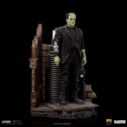Iron Studios - Universal Monsters Deluxe Art Scale Statue 1/10 Frankenstein Monster