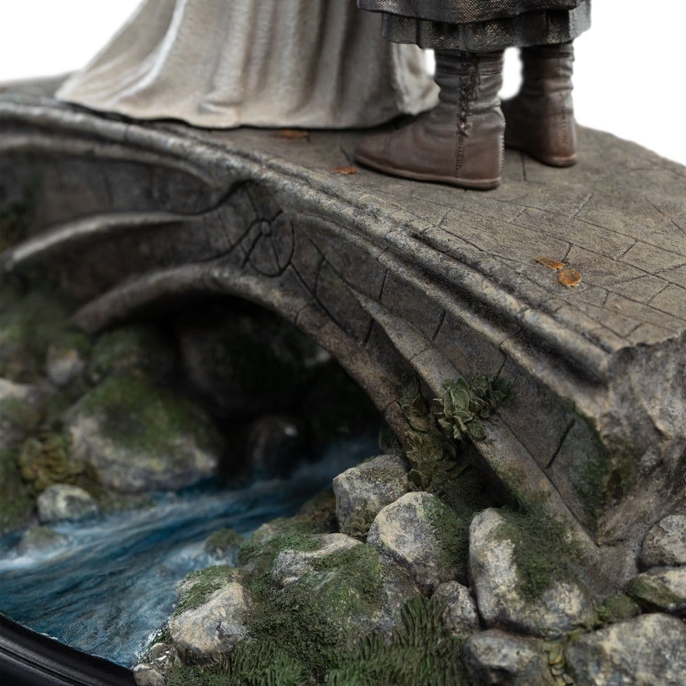 Weta Workshop The Lord of the Rings Aragorn & Arwen Mini Statue (24 cm) in Malta | LAB7
