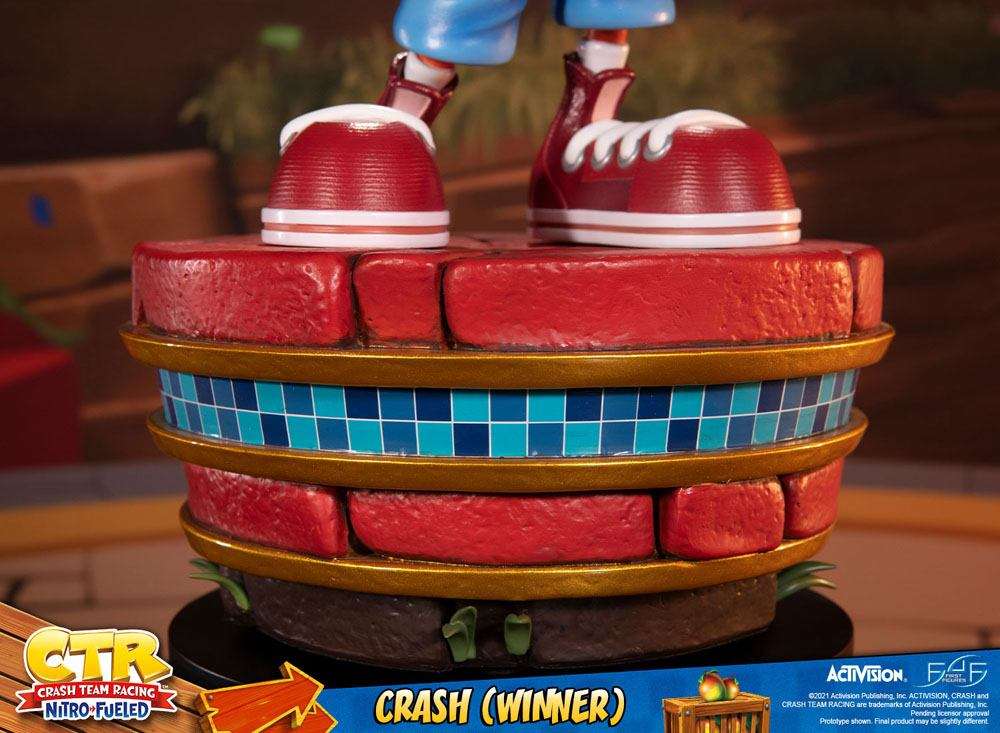 First 4 Figures Crash Team Racing Nitro-Fuelled Statue Crash (Winner) 46 cm by LAB7 Malta