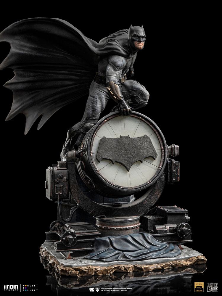 Iron Studios Zack Snyder's Justice League Deluxe Art Scale Statue 1/10 Batman on Batsignal 28 cm by LAB7 Malta