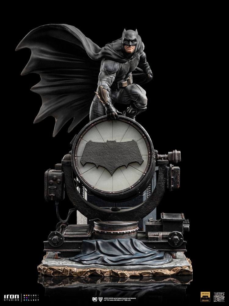 Iron Studios Zack Snyder's Justice League Deluxe Art Scale Statue 1/10 Batman on Batsignal 28 cm by LAB7 Malta