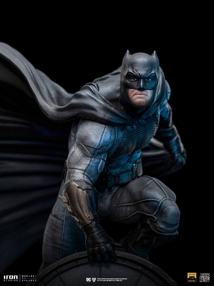 Iron Studios Zack Snyder's Justice League Deluxe Art Scale Statue 1/10 Batman on Batsignal 28 cm by LAB7 Malta