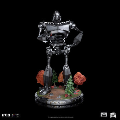 Iron Studios The Iron Giant Demi Art Scale Statue 1/20 Iron Giant & Hogarth Hughes 60 cm by LAB7 Malta