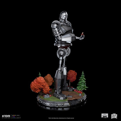 Iron Studios The Iron Giant Demi Art Scale Statue 1/20 Iron Giant & Hogarth Hughes 60 cm by LAB7 Malta